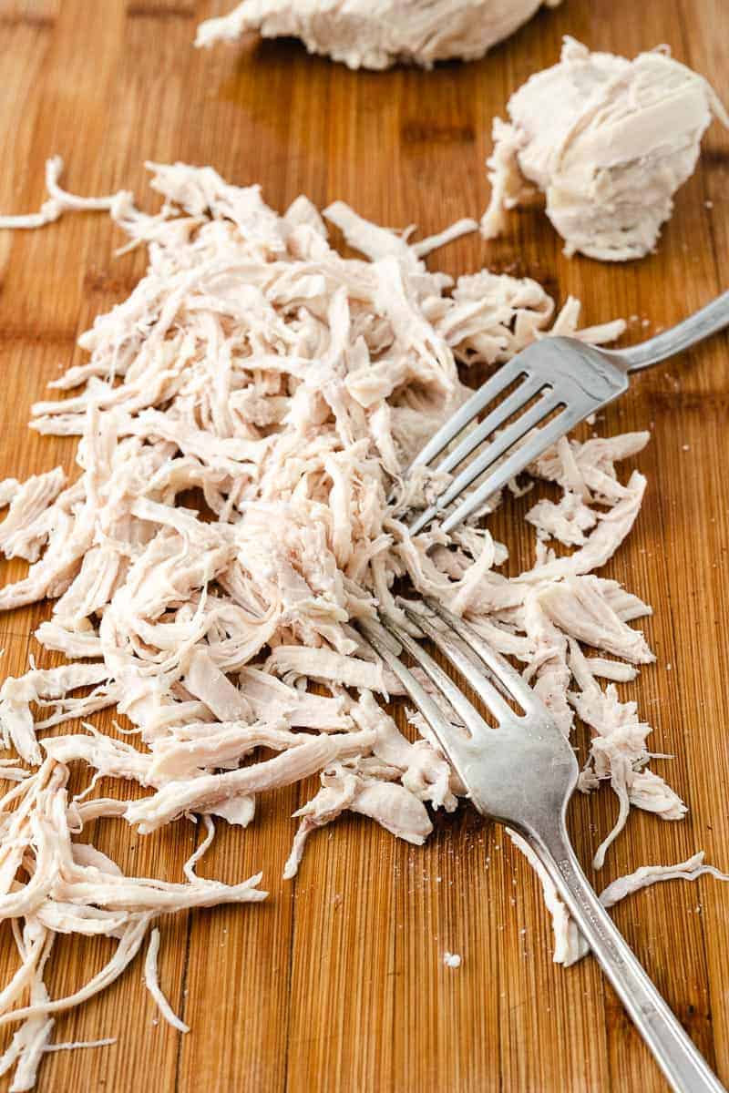 how-to-shred-chicken-with-a-fork-cookinginthekeys