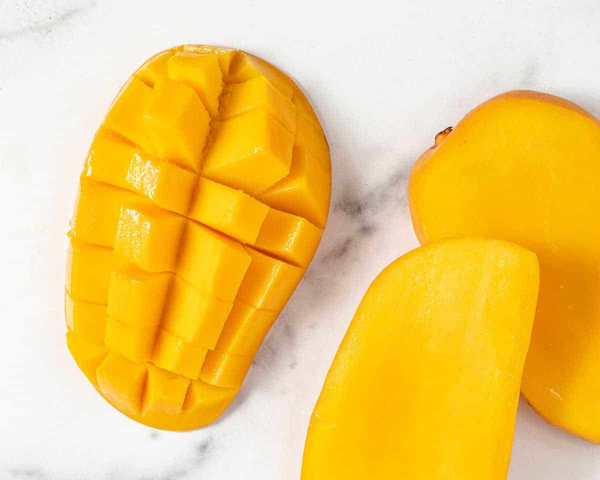 How)to_cut_a_mango