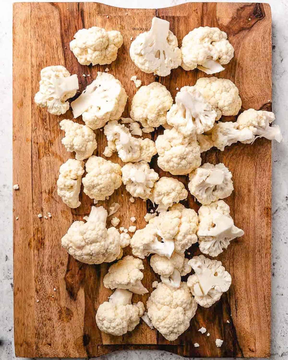 Cauliflower on cutting board.