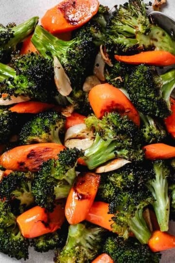 roasted carrots and broccoli with garlic