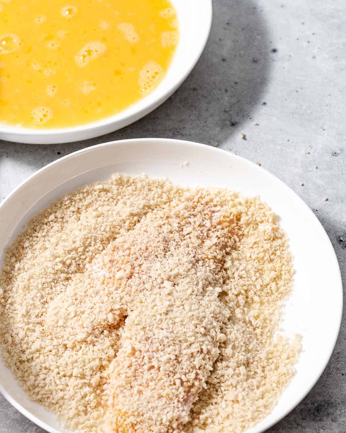 a Bowl of eggs and a bowl of panko crumbs