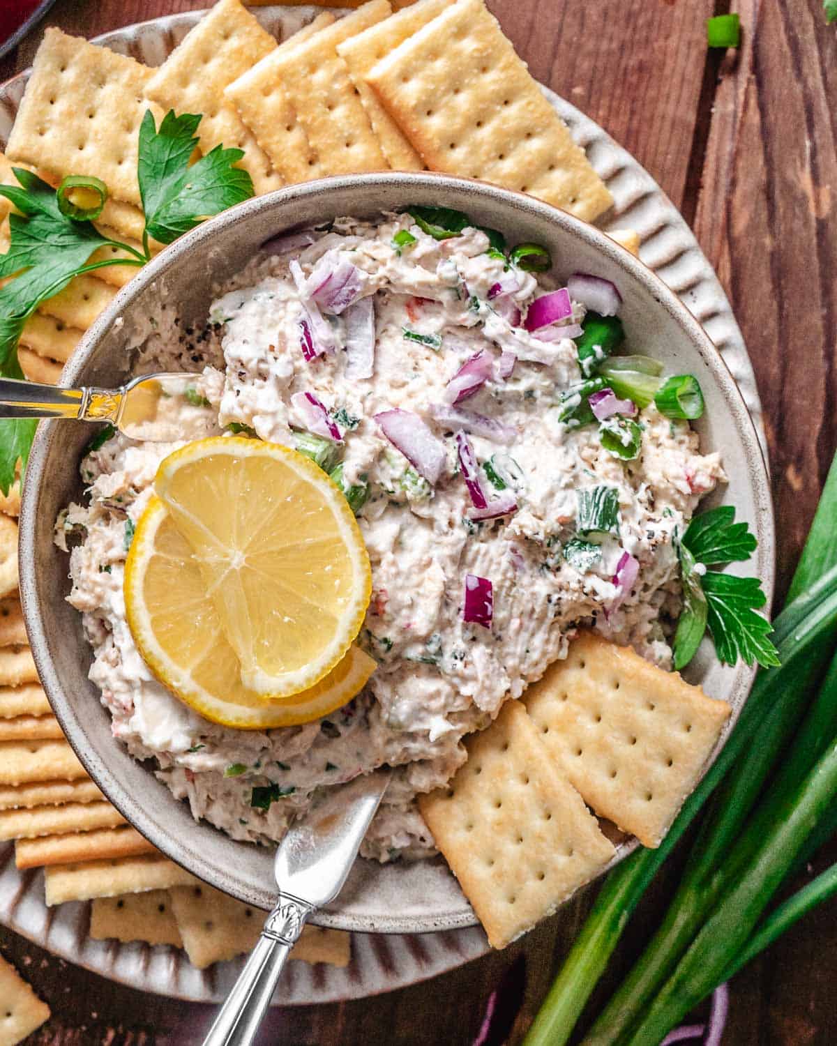 Florida fish dip with crackers and lemon slices.
