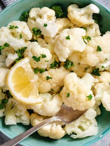 simple boiled cauliflower on a plate.