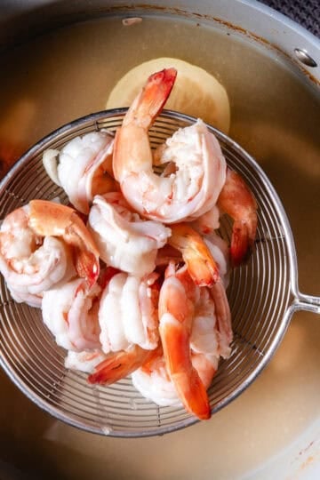 boiling shrimp with lemon and old bay
