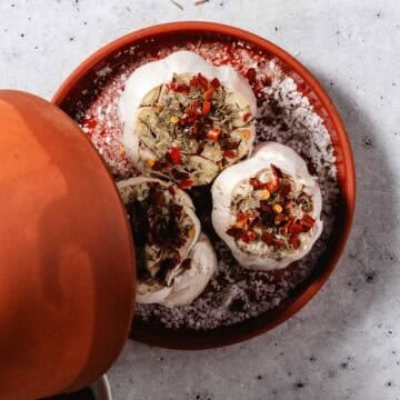roasting garlic in clay garlic roaster