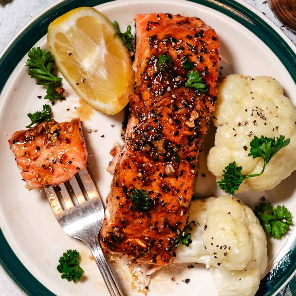 Salmon with cauliflower and lemon