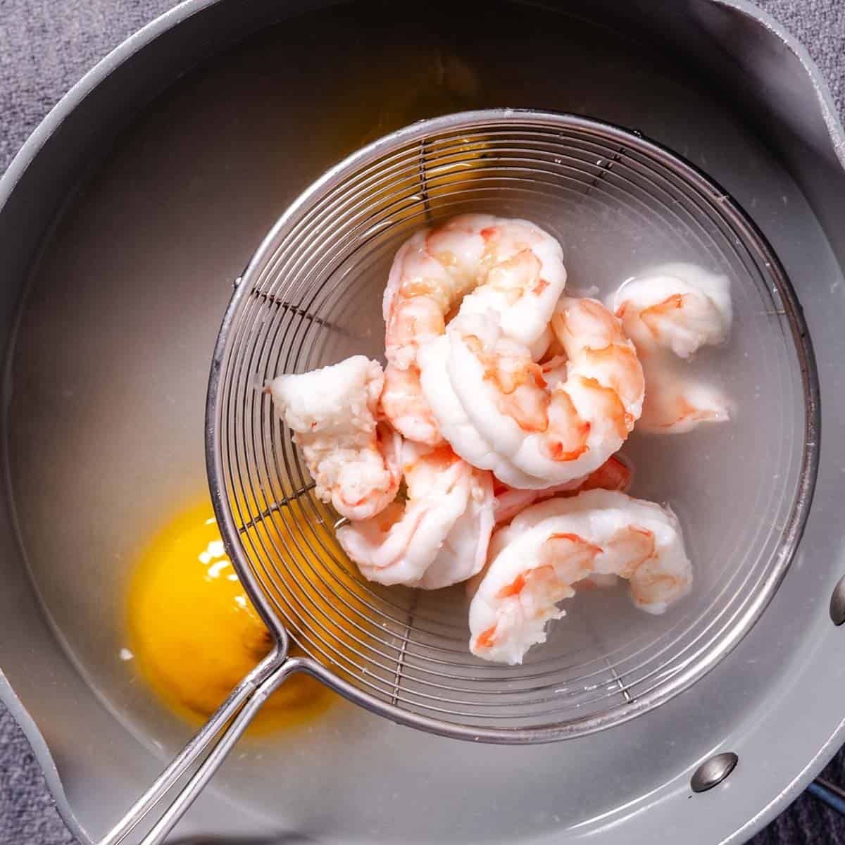 boiling shrimp with lemon