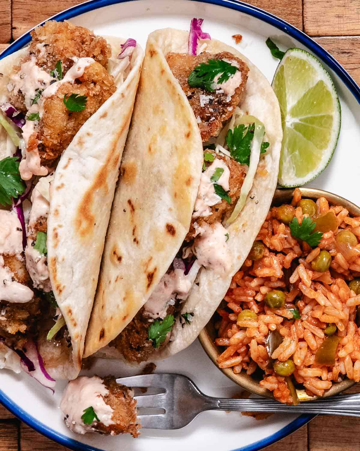 mahi fish tacos with creamy taco sauce