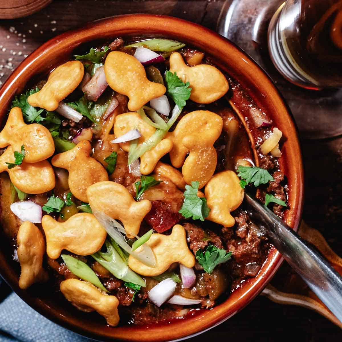 chuck tender steak chili with crackers