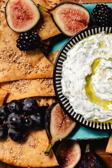homemade tzatziki sauce with crackers