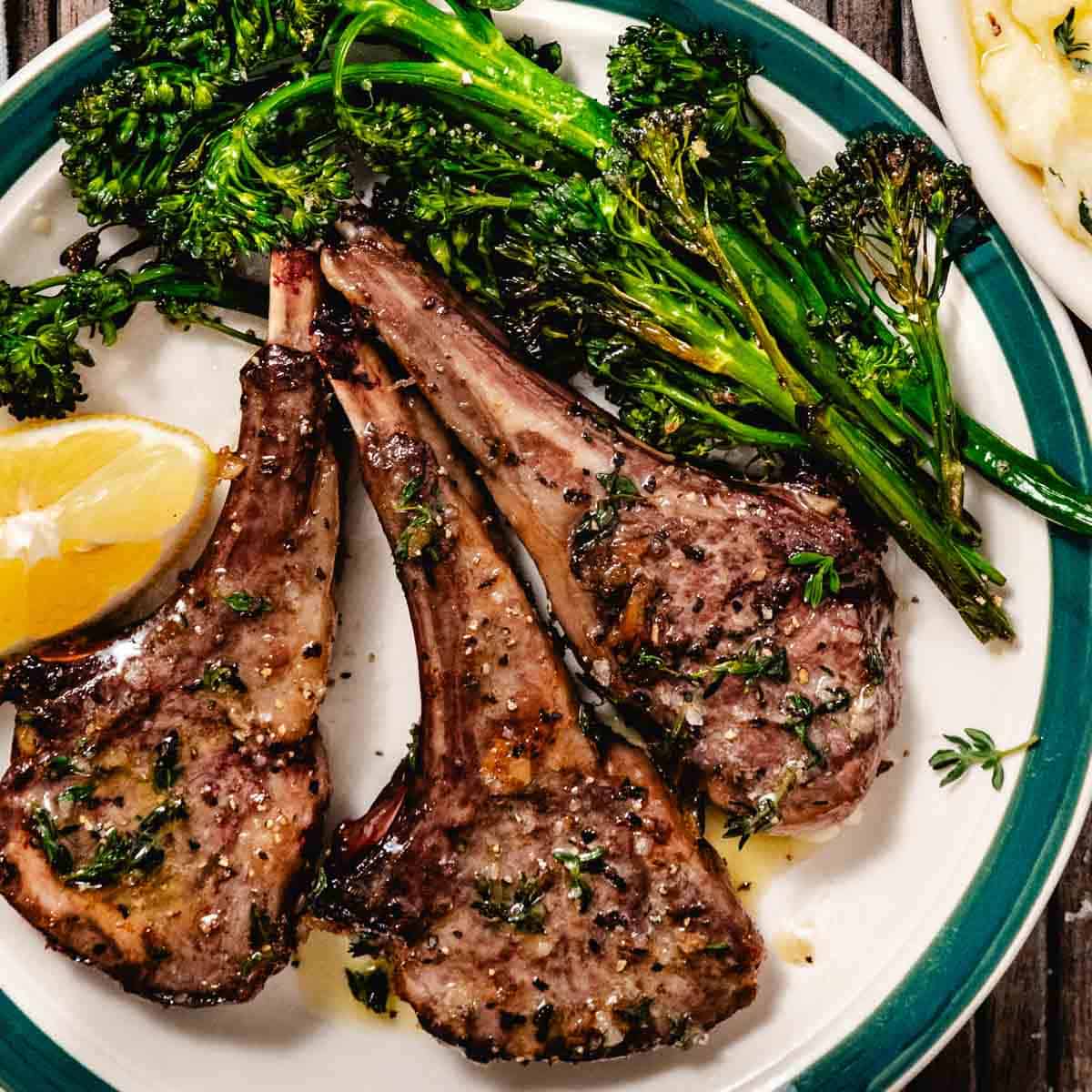 Baked small lamb chips with broccoli and lemon